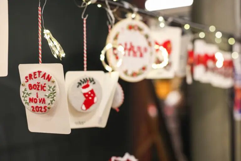 Božićni sajam u Gradskoj knjižnici Rijeka